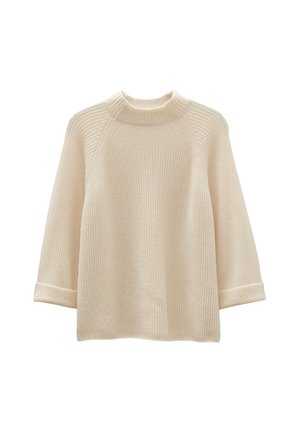 Maglione a coste color crema con collo alto e maniche a tre quarti, caratterizzato da polsini arrotolati e una vestibilità morbida e rilassata.