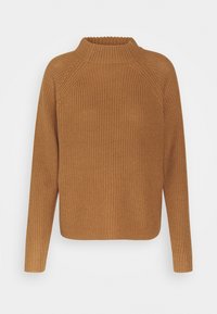 Pull en tricot marron chameau avec manches longues et col montant, présentant un motif côtelé texturé.