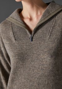 Zign Studio Kampsunkleit - taupe