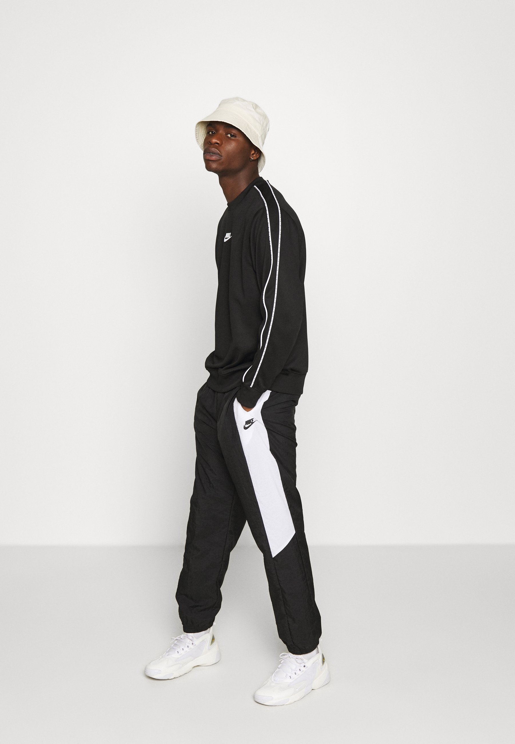 Nike Sportswear REPEAT CREW - Camiseta de manga larga - black/negro -  Zalando.es