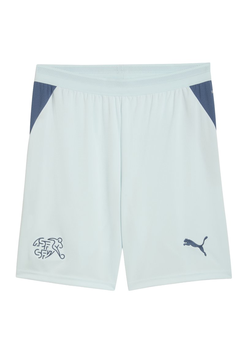 Lichtblauwe sportshorts met donkerblauwe zijpanelen, het logo van de Zwitserse Voetbalbond op het linkerbeen en het Puma-logo op het rechterbeen.