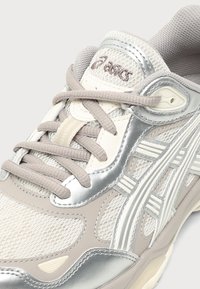 ASICS SportStyle GEL NYC 2.0 UNISEX - Αθλητικά παπούτσια - smoke grey/pure silver
