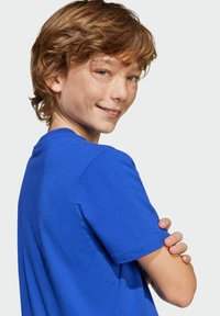 Blue short-sleeve t-shirt in soft fabric, featuring a rounded neckline and a relaxed fit. No patterns or accents visible.