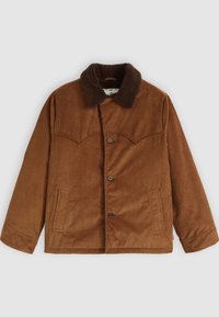Chaqueta de pana marrón con cuello de piel marrón, cierre de botones, dos bolsillos laterales y un distintivo detalle de costura en el yugo del pecho.