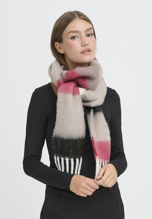 Pehmeä villahuivi, jossa on harmaan, vaaleanpunaisen ja mustan sävyinen gradienttikäynnissä, tekstuuri ja rohkeat raidalliset päät.