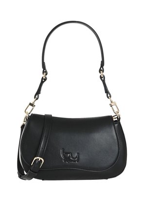 Borsa a tracolla in pelle nera con patta curva, tracolla regolabile e dettagli in metallo color oro con logo sul davanti.