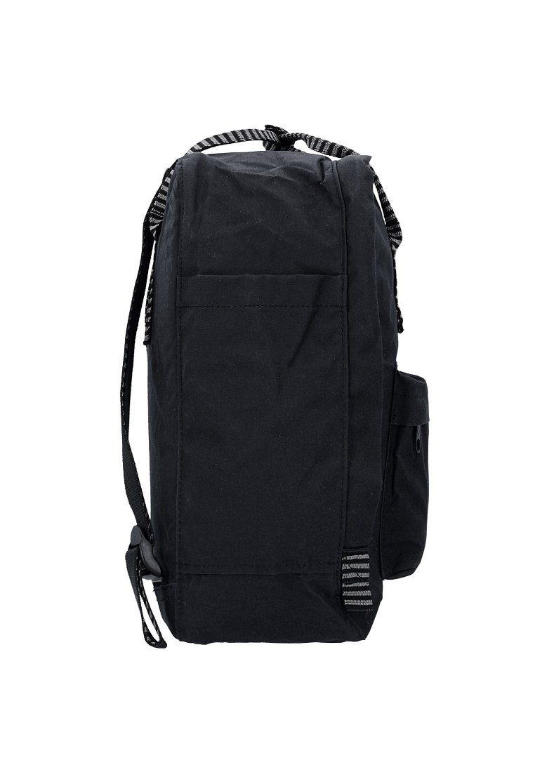 kanken black striped