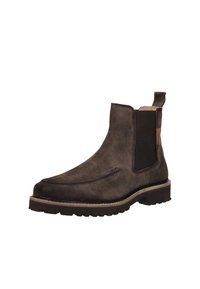 Bruine suede enkellaars met elastische zijkanten, een aantreklip, een gestikt te ontwerp en een robuuste rubberen zool met een opvallend profiel.