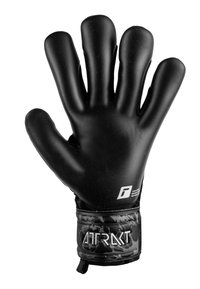 Guanto da portiere nero con superficie liscia, design a cinque dita, grip testurizzato e un polsino decorato con il marchio "ATRAKT".