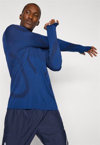 ASICS ROAD granatowy
