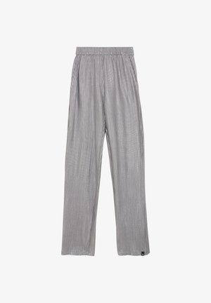 Jasnoszare spodnie o szerokich nogawkach z pionowymi plisami, elastycznym pasem i bocznymi kieszeniami. Gładki, teksturowany materiał zapewnia luźny krój.