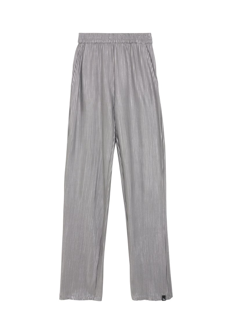 Jasnoszare spodnie o szerokich nogawkach z pionowymi plisami, elastycznym pasem i bocznymi kieszeniami. Gładki, teksturowany materiał zapewnia luźny krój.