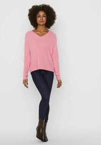 Vero Moda VMCREWLEFILE V-NECK  NOOS - Džemperis - rosebloom