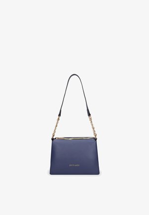 Marineblaue Leder-Schultertasche mit goldenen Kettenakzenten und Reißverschluss, vorne mit dem Schriftzug „pierre cardin“ in Gold.