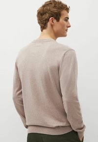 Next CREW NECK - Pulover - camel natural