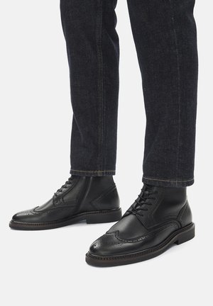 - Botki kowbojki i motocyklowe