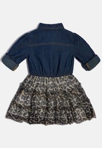 Dżinsowa sukienka z krótkimi bufkami, kołnierzykiem i warstwową spódnicą w panterkę. Ciemnoniebieska góra z beżowym i czarnym dołem.