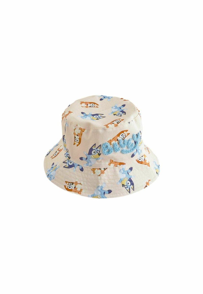 Pălărie tip bucket, confecționată dintr-un material ușor, având o bază crem cu modele colorate de câini cartoon și broderie pufoasă "Bluey".