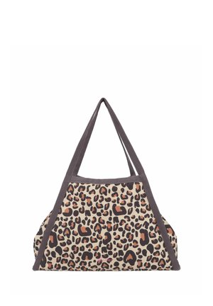 Borsa a forma di triangolo con stampa leopardata marrone, nera e beige, manici e bordi in tessuto marrone scuro.