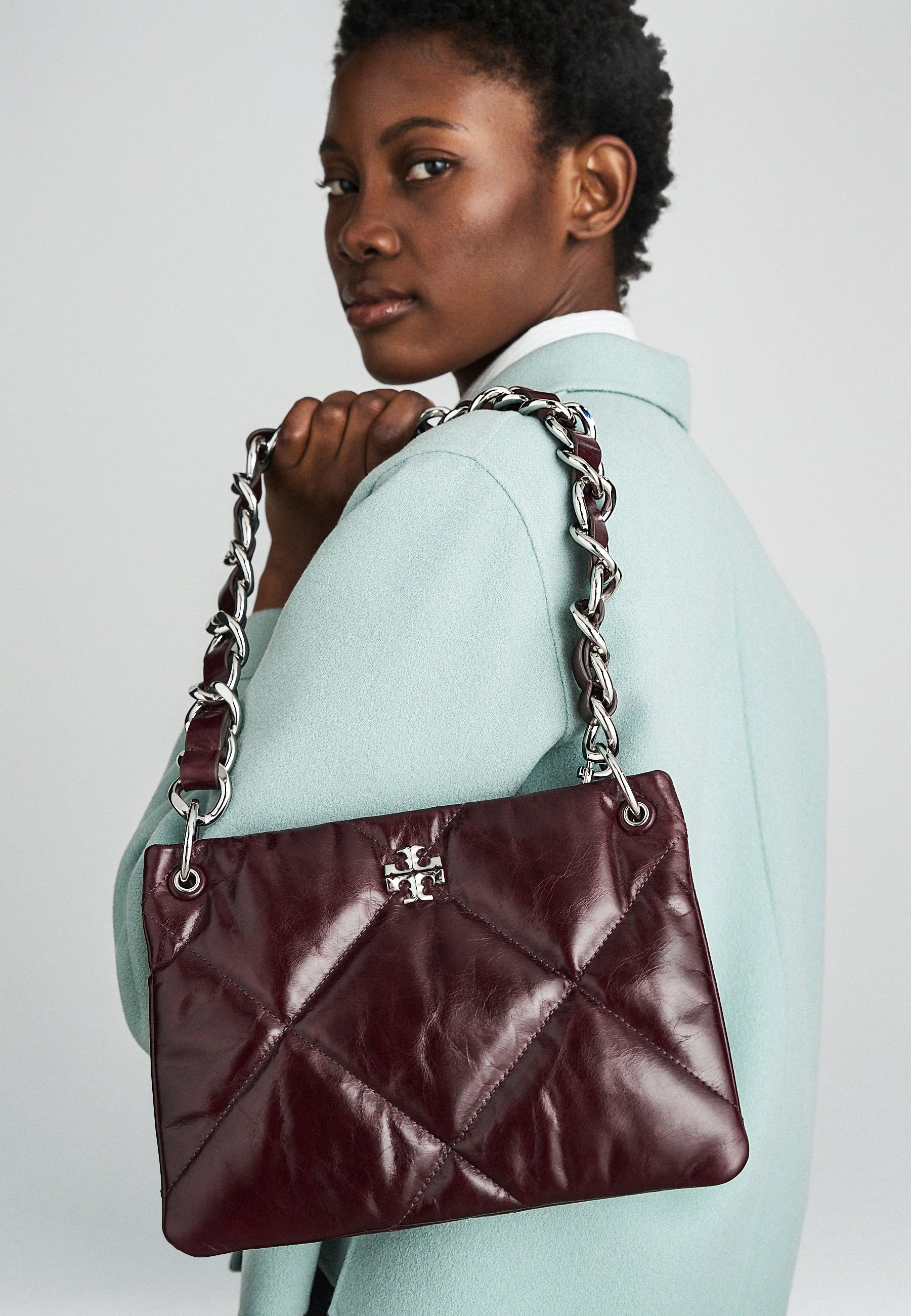 Tory Burch KIRA DIAMOND QUILT DISTRESSED SHOULDER BAG - Handbag