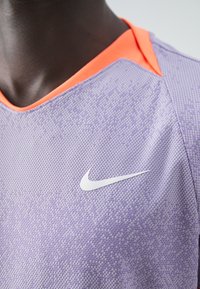 Nike Performance RAFA - Sportovní tričko - lilac bloom/bright mango/white