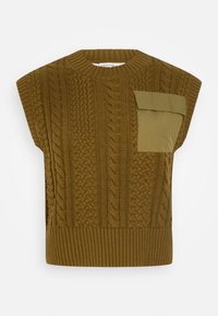 Khaki sweter z krótkim rękawem, wykonany na drutach, z wzorem w warkocze i kieszonką na lewej stronie w nieco innym odcieniu.