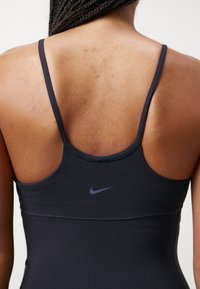 Nike Performance ZENVY WOMENS DRI FIT FULL LENGTH FLARED BODYSUIT - Gimnastički dres - black/(pcg6c)