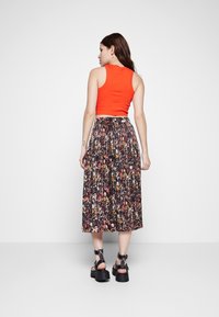 Scotch & Soda PLEATED PRINTED SKIRT - Saia evasé - meadow deep raspberry