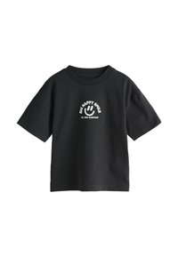 Zwart katoenen T-shirt met korte mouwen, voorzien van een ronde hals en een wit ontwerp met tekst en een smiley in het midden.