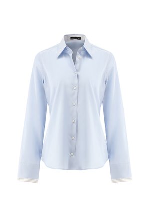 Hellblaues Hemd mit langen Ärmeln, klassischem Kragen und weißen Knopfakzenten. Die Manschetten weisen ein gestreiftes Muster auf. Glatte Stofftextur.