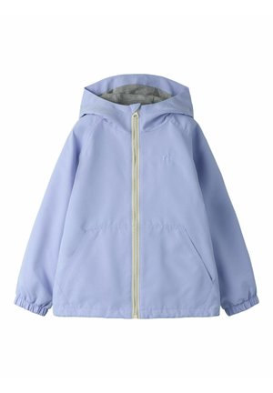 Lyse lilla hættejakke med lynlås foran, to sidelommer, elastiske ærmer og grå inderfor i hætten.