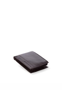Portafoglio in pelle marrone con una texture liscia, design a doppio pieghevole e dettagli cuciti, che mostra scomparti per carte e un'impronta del logo.