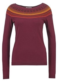 Pull bordeaux à manches longues avec un large décolleté, présentant un empiècement décoratif aux motifs géométriques orange et rouges. Texture en maille douce.