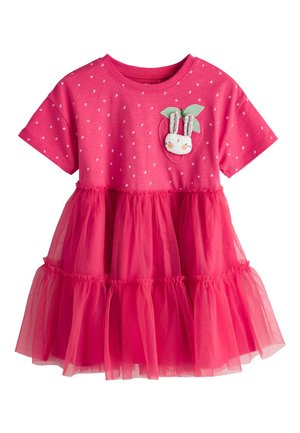 Lyserød kjole til småbørn med hvide prikker, korte ærmer, lagdelt tylskørt og en kaninansigt med ører og grønne løvdekoration på brystet.