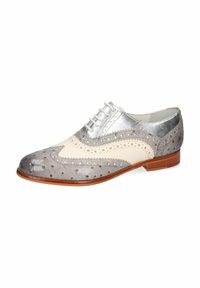Scarpe in pelle grigia e bianca con dettagli perforati, accenti argentati, punta rotonda e tacco basso in legno.