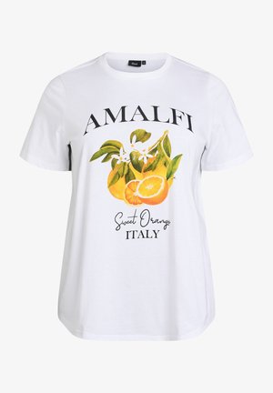 Weißes T-Shirt mit kurzen Ärmeln, bedruckt mit dem Schriftzug "AMALFI", einer Illustration von Orangen mit Blättern und Blumen sowie dem Schriftzug "Sweet Orange ITALY" darunter.