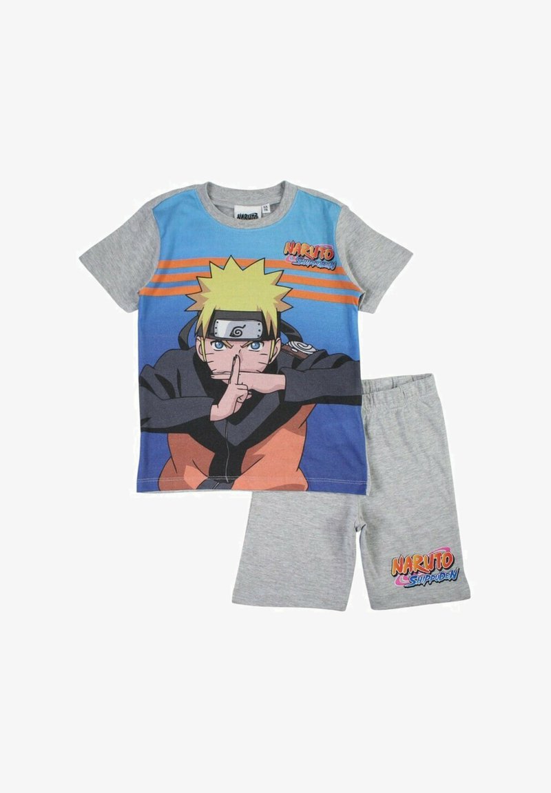 Ensemble enfant comprenant un short gris et un t-shirt assorti avec Naruto Uzumaki en position de ninja et le texte "Naruto Shippuden" en orange et bleu.