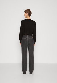 ONLY ONLMIKANI CROP STRUCTURE O NECK - Trui - black