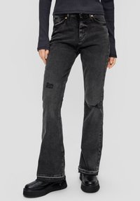 QS Flared Jeans - dunkelgrau