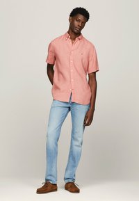 Tommy Hilfiger SHORT SLEEVE REGULAR FIT - Camicia - teaberry blossom