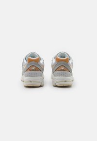 New Balance M2002 UNISEX - Zapatillas - light grey