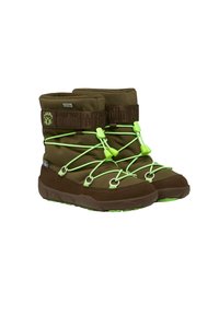 Bruine winterlaarzen met een zachte bovenkant, groene elastische veters en een kikkerembleem, met een gevoerde zool voor comfort en grip.
