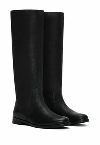 Bottes noires en cuir hautes avec une finition texturée, des pointes arrondies et un petit talon carré. Design simple sans quincaillerie ou accents visibles.