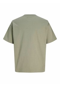 Preprosta kratka majica svetlo olivno zelene barve, prikazana od zadaj z okrolim izrezom in sproščenim krojem.