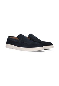 Donkerblauwe suède instapschoenen met een gladde textuur, voorzien van een contrasterende witte rubberen zool en minimale stikdetails.
