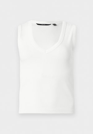 Witte geribde mouwloze top met V-hals en een klein inkepingdetail in de halslijn, afgebeeld tegen een effen lichte achtergrond.