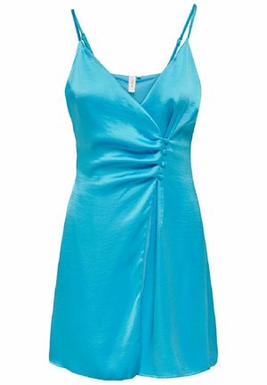 Luchtblauwe jurk met een satijnen afwerking, voorzien van spaghettibandjes, een wikkelontwerp en geplooide details met knopen aan de zijkant.