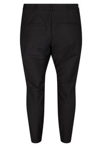 Svarta skräddarsydda byxor med slim fit, tillverkade av ett glatt tyg, med två bakfickor och en rak bendesign.