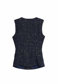 Diepblauwe mouwloze top van een textuurstof met metallic draden, waardoor een gespikkeld patroon ontstaat. Zoom iets gebogen aan de achterkant.