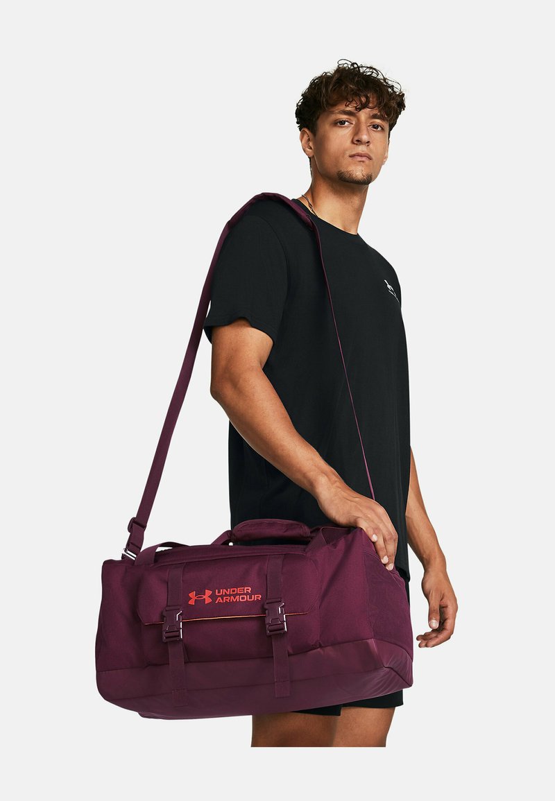 Under Armour GAMETIME DUFFLE SM Sports bag dark maroon/red
